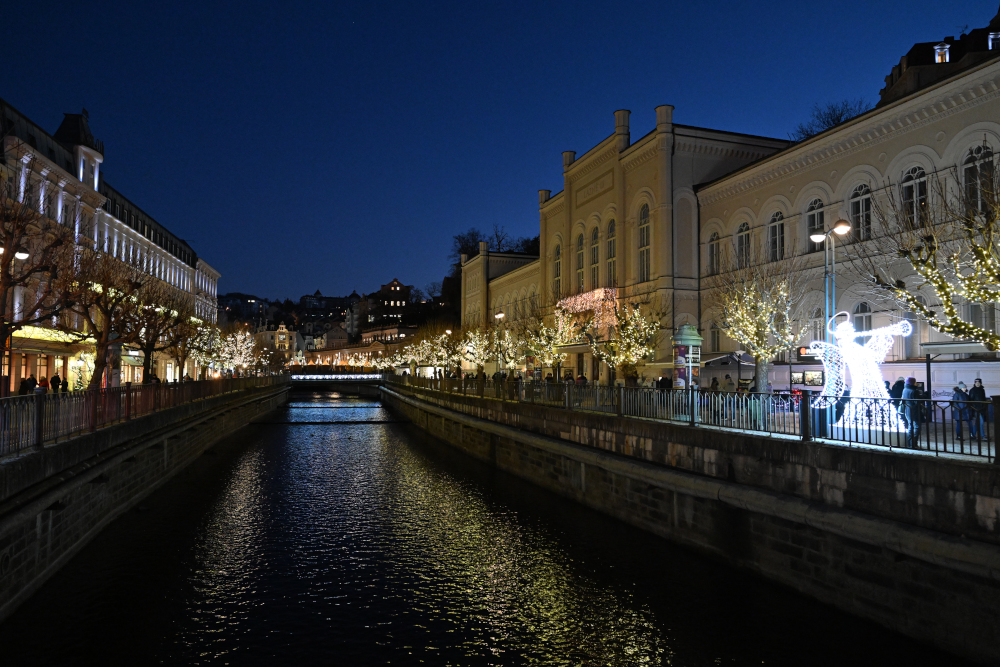 Promenade in Karlovy Vary in Christmass time