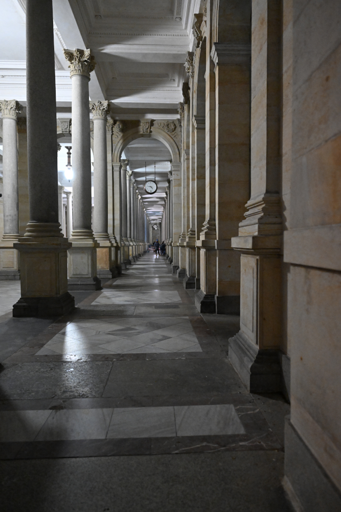 Promenade in Karlovy Vary at night.